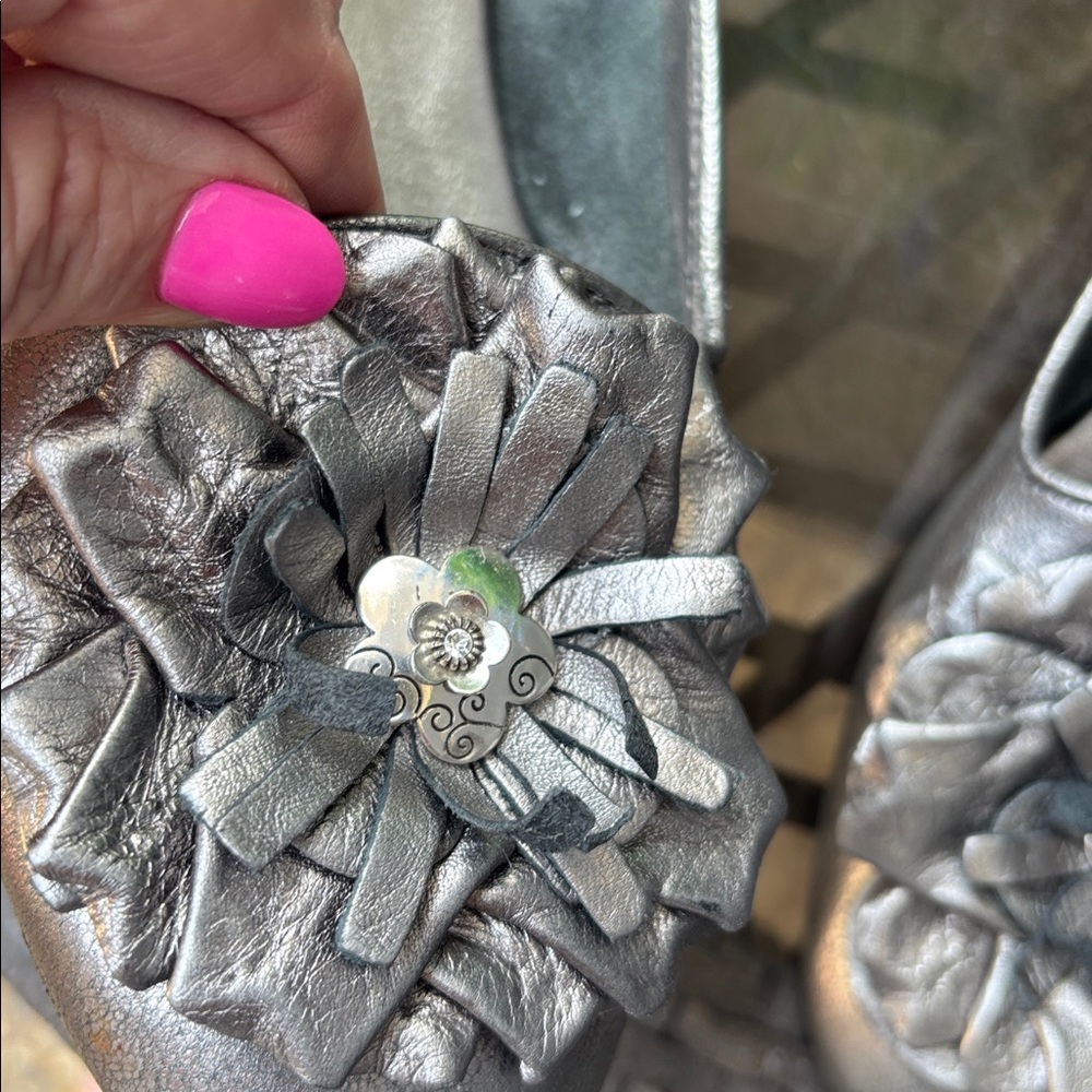Brighton Carly Silver Metallic Leather Ballet Flats Comfy Shoes Women’s 6.5 - Picture 3 of 7